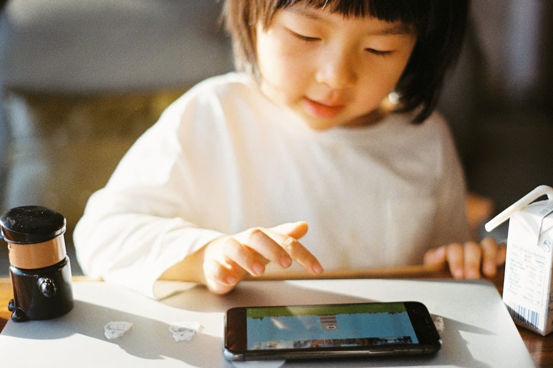 Photo E-books: Tablet Literature: Bookshelf Change: Transformation